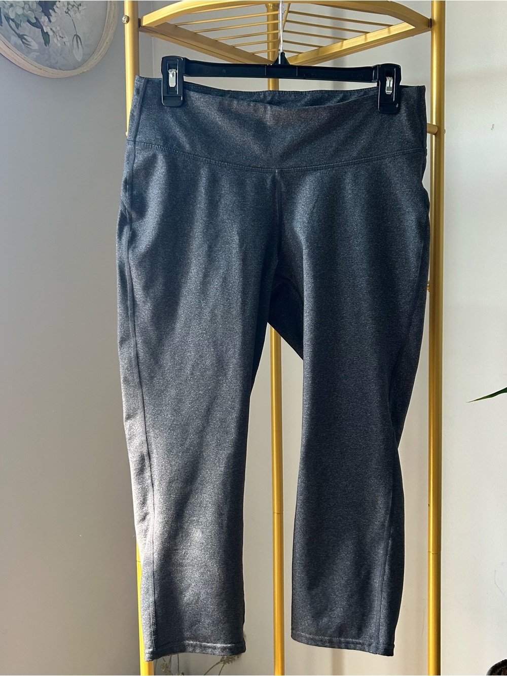 GAP Fit women’s gray Crop Athleisure Active stretch Leggings size L